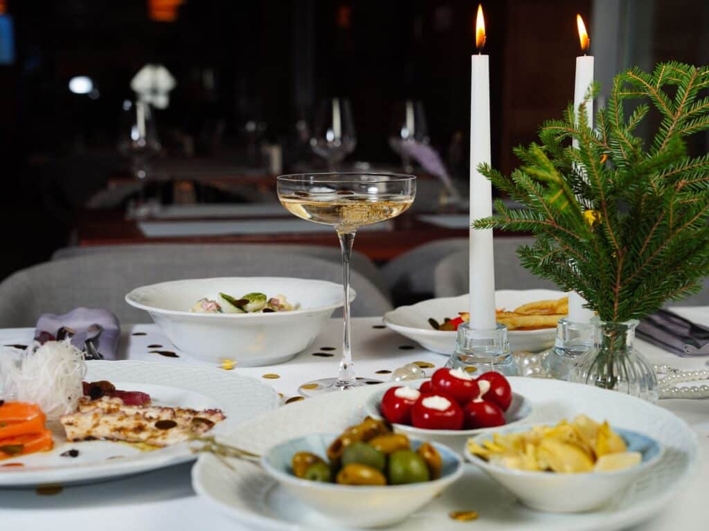 Elegant Dinner Table Candlelight